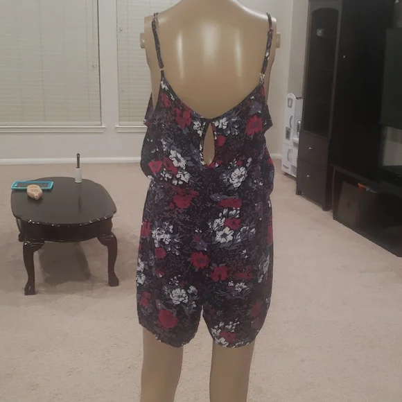 HYPE l artsy floral display flowy spaghettistrap romper double keyhole airy - Picture 5 of 8